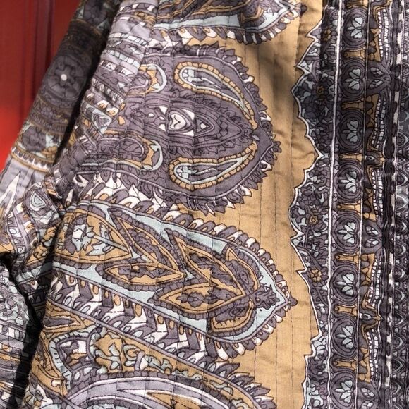 REVERSIBLE QUILTED lightweight jacket, pit to pit 24 1/2” Large Preworn - Picture 3 of 16